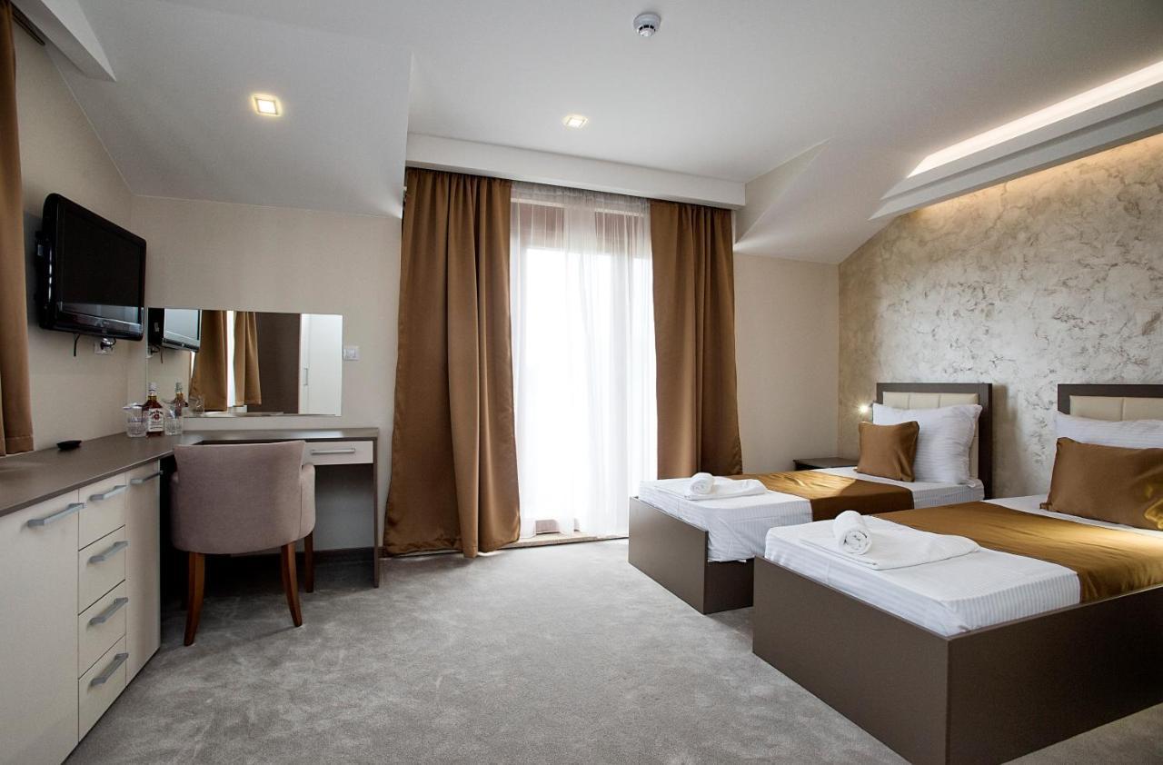 Hotel Fobra Podgorica Buitenkant foto